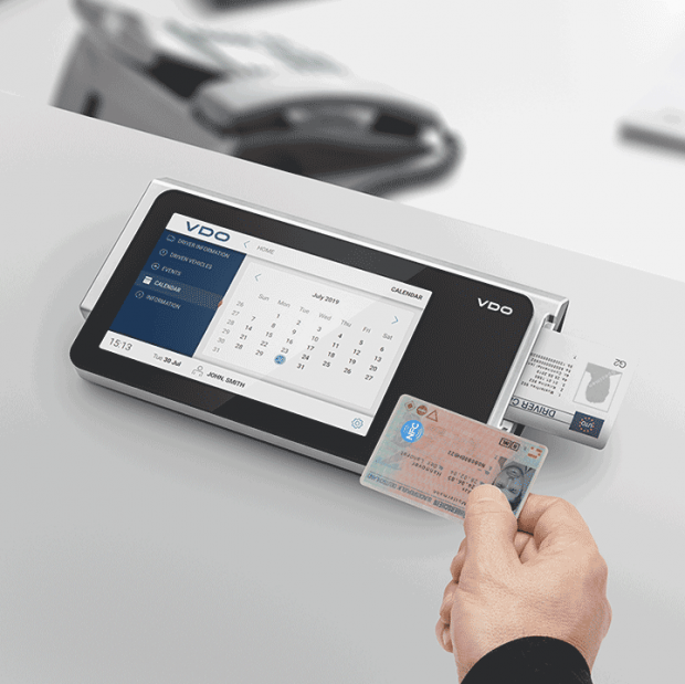 vdo-smart-terminal-milieu-theke-hand-mit-nfc-karte-720x720-png-gros
